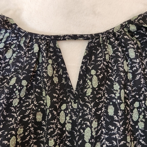 NWOT Beacon Apparel 3/4 Length Sleeve Ruffled Top Navy/Green Size XS - Picture 16 of 16